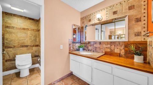 37 Firwood, Irvine CA  92604-4633 exterior