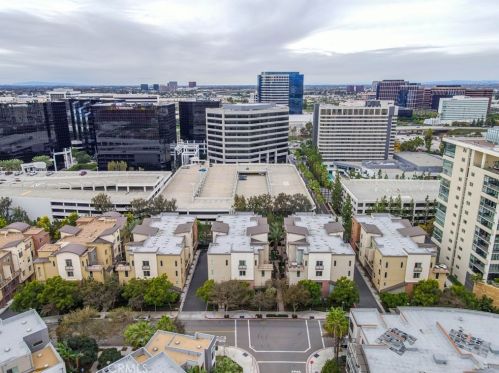 543 Rockefeller, Irvine CA  92612-7175 exterior