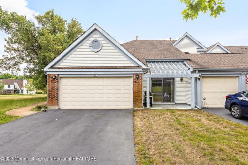 95 Old Orch Ln, Tinton Falls NJ 07712-2569 exterior