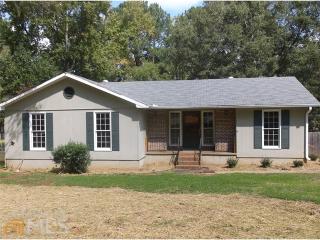208 Hearthstone Dr, Lagrange, GA 30241-1365