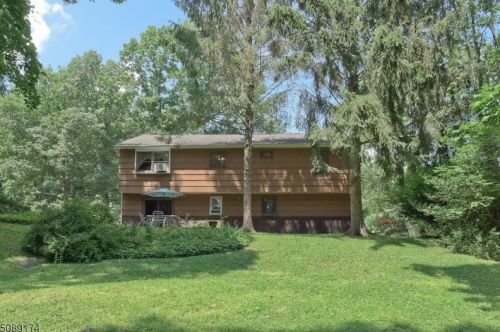 8 Overhill Rd, Mount Olive, NJ 07828-1416