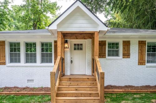 210 Old Bee Tree Dr, Marietta, GA 30062-4024