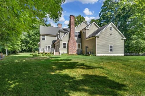 25 Historic Dr, Upper Stepney CT  06468-3207 exterior