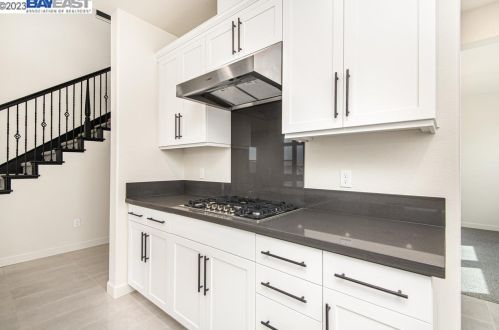 1611 Como Dr, Manteca, CA 95337-8474