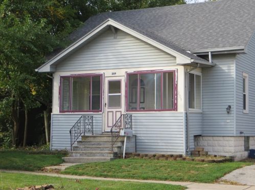209 East St, Crown Point, IN 46307-3243