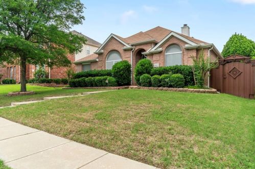 2309 Hunters Run Dr, Plano TX  75025-7001 exterior
