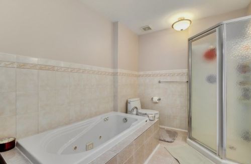 430 Swan Blvd, Bannockburn IL  60015-3672 exterior