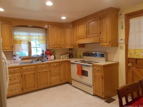 69 Bouley Ave, Waterbury, CT 06705-1213