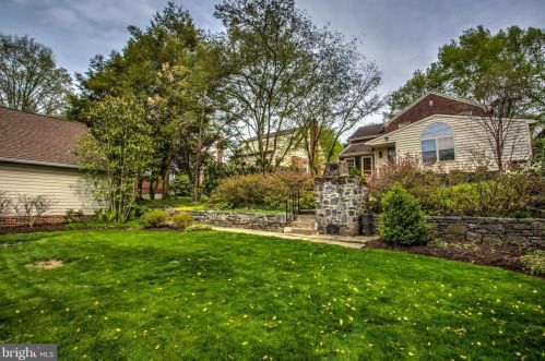 1321 Cheves Pl, Lancaster PA  17603-4943 exterior