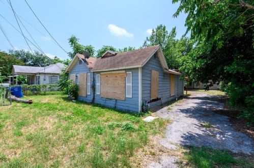 336 Guam St, Dallas, TX 75212-2911