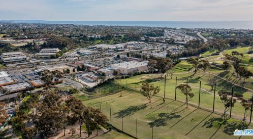 554 Greenbrier Dr, Oceanside, CA 92054-4333