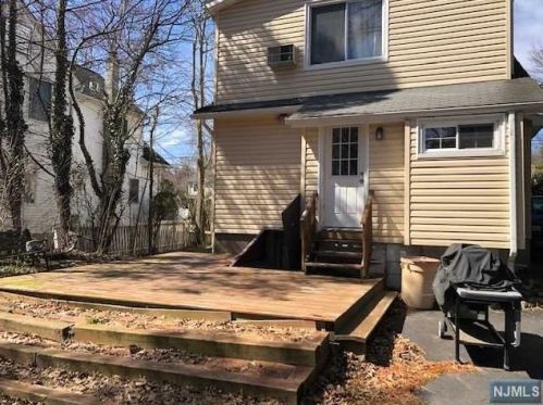 573 Barnett Pl, Ridgewood, NJ 07450-1601