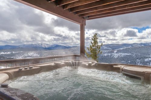 12332 Ski Slope Way, Truckee CA  96161-6603 exterior