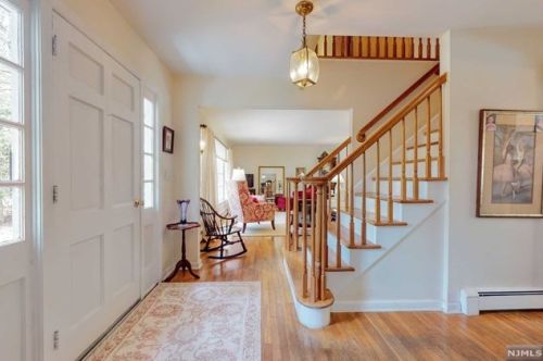 340 Spring St, Upper Saddle River, NJ 07458-2217