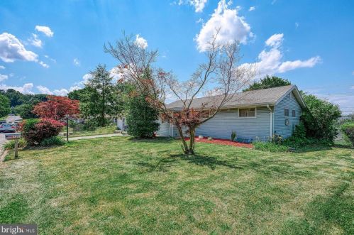 3121 Robin Rd, York, PA 17404-5741