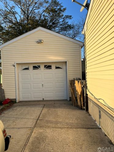 11 Mitchell Pl, Avenel, NJ 07001-1513