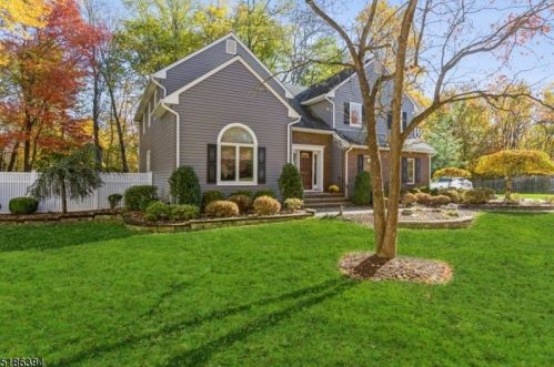 21 Bell Dr, Morristown, NJ 07960-5986