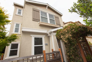 1066 Old Oak Ln, Hayward, CA 94541-6200