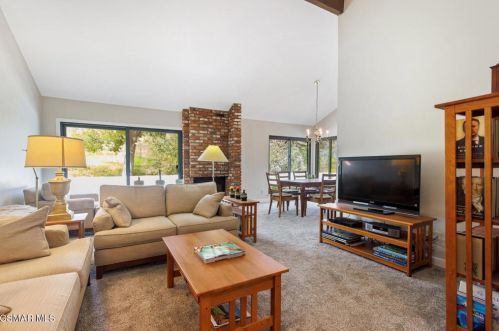 525 Dorado Ct, Calabasas, CA 91377-3850