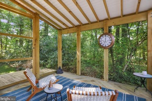 2139 Colts Neck Ct, Herndon VA  20191-1841 exterior
