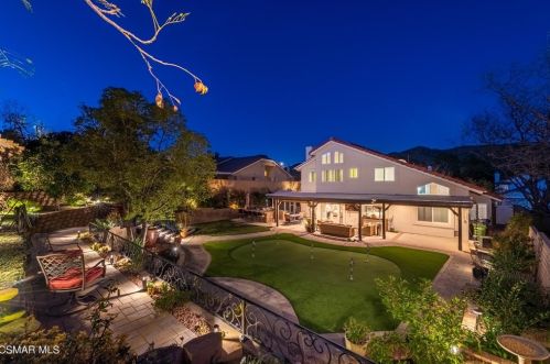 3233 Crazy Horse Dr, Simi Valley, CA 93063-5727
