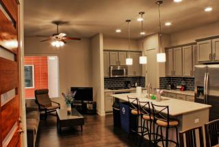 4720 Berkman Dr, Austin TX  78723 exterior