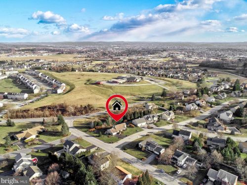 2296 Bernays Dr, York, PA 17404-1364