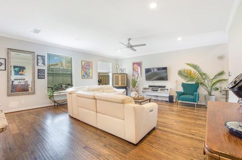 2104 Cologne Dr, Carrollton TX 75007-2336 exterior