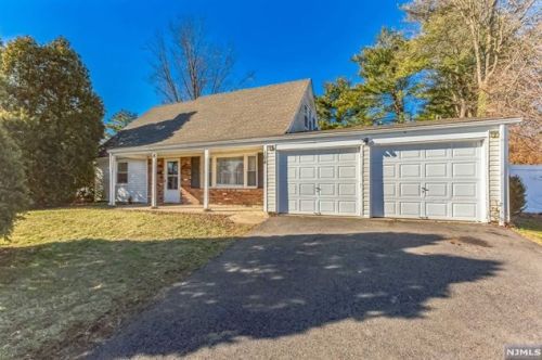 104 Evergreen Dr, Willingboro, NJ 08046-2453