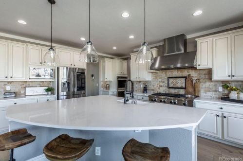 26525 Peakview Dr, Aurora CO 80016-6110 exterior