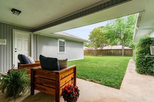 2242 Woodcreek, Carrollton TX 75006-1925 exterior