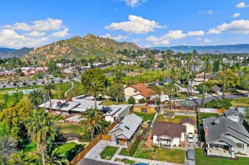 4501 Larchwood Pl, Riverside CA  92506-1189 exterior