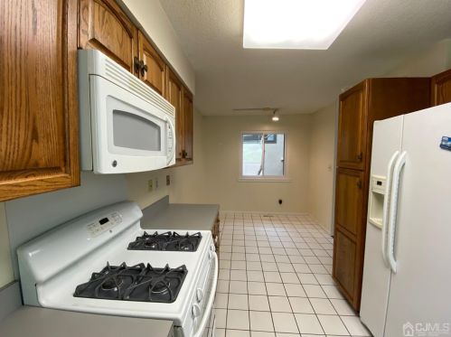 252 Sayre Dr, Princeton NJ  08540-5841 exterior
