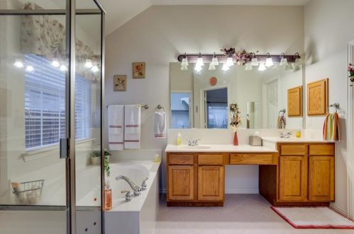 8028 Pretoria Pl, Fort Worth TX  76123-1831 exterior