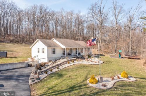 574 Heavenly Dr, Hedgesville, WV 25427-3297