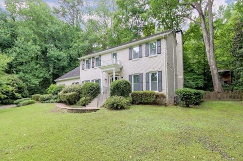 430 Lost Forest Ct, Atlanta GA  30328-2101 exterior