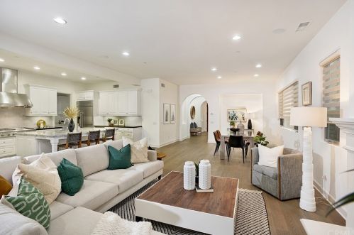 121 Long Fence, Irvine CA  92602-1807 exterior
