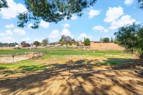 9447 Stirrup St, Riverside CA  92509-4960 exterior