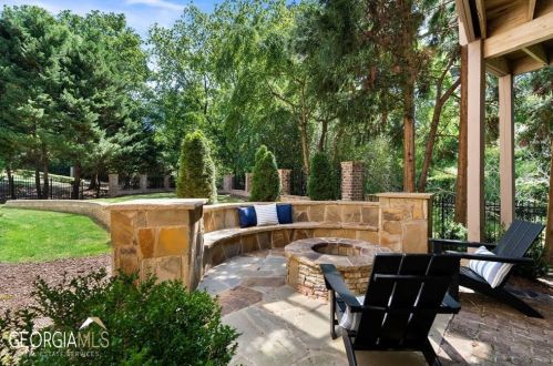 555 Glenmanor Ct, Atlanta GA  30328-4270 exterior