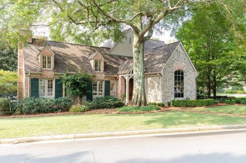 1020 Farm Brook Ln, Atlanta, GA 30319-4562