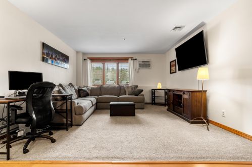 5 Tsienneto Rd, Derry NH  03038-1549 exterior