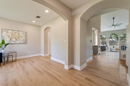 10209 Broomflower Dr, Austin TX  78739-1448 exterior