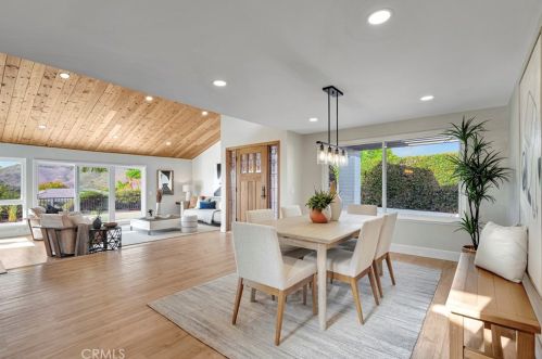 323 Calle Empalme, San Clemente CA  92672-2105 exterior