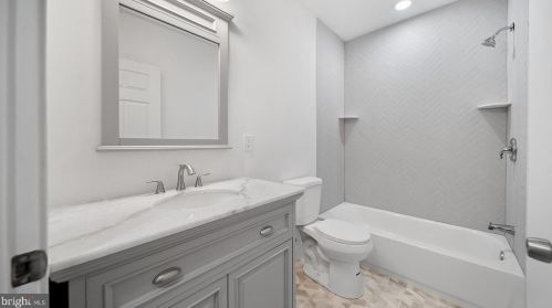 512 4 St, Philadelphia PA 19133-3105 exterior