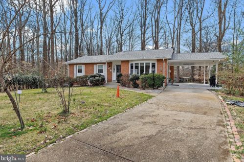 7819 Ravenel Ct, Springfield VA  22151-2423 exterior