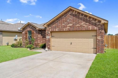 3987 Waukegan Rd, Conroe TX  77306-5870 exterior