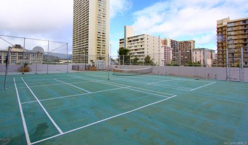 2240 Kuhio Ave, Honolulu HI  96815-2898 exterior