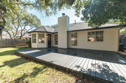 6868 Auckland Dr, Austin TX  78749-4139 exterior