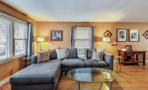 2717 Rascher Ave, Chicago, IL 60625-3219