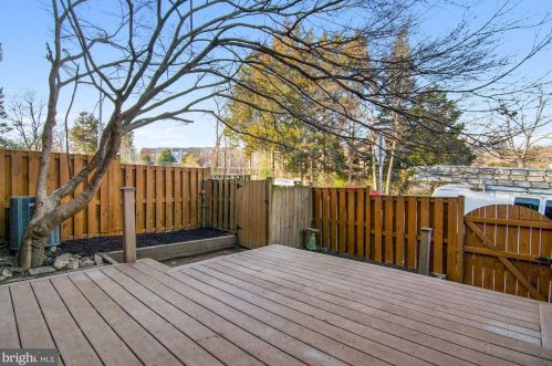 6920 Lafayette Park Dr, Annandale, VA 22003-3224